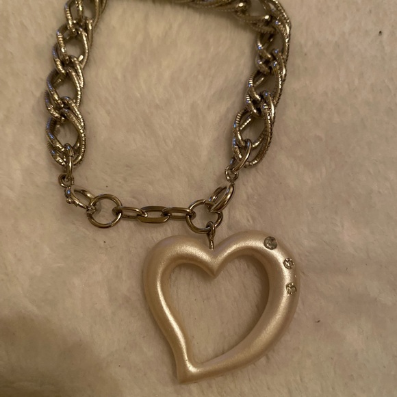 Jewelry - Elegant Silver Heart Pendant bracelet